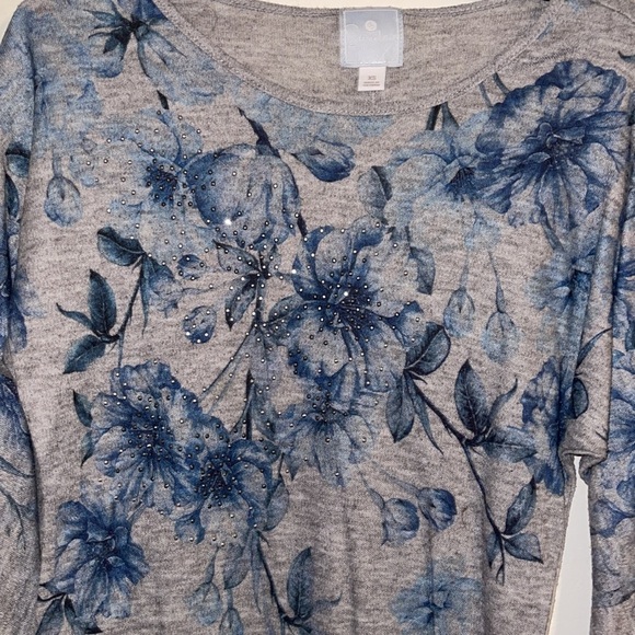 💥SUNDAY BLUE BEADED FLORAL TOP - Picture 2 of 5